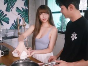 Chị dâu dâm đãng lén lút gạ địt cậu em chồng