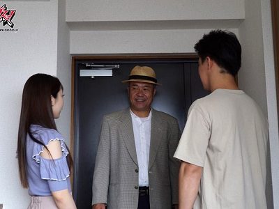 Được dịp bố ghé qua thăm con trai mà nó lạ lắm