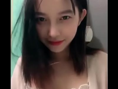 Gái xinh Việt Nam khoe vếu chào hàng